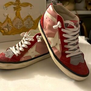 I am selling 
Never been worn